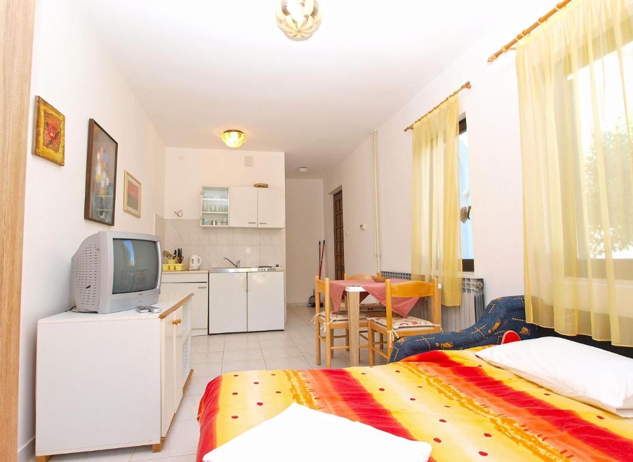 Apartments Puntizela 727 プーラ エクステリア 写真
